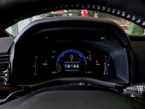 Used 2025 Toyota Camry SE w/ Multimedia Upgrade Package image 22