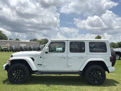 Used 2022 Jeep Wrangler Unlimited Sahara AWD/4WD image 11