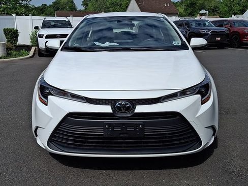 Used 2024 Toyota Corolla LE FWD image 2