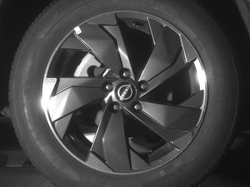 Used 2025 Nissan Rogue SV image 15