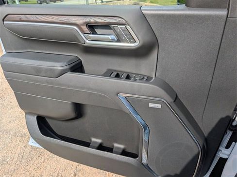 New 2026 GMC Sierra 1500 SLT image 14