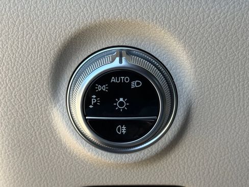 Used 2025 Mercedes-Benz C 300 Sedan image 31