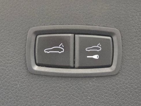Certified 2023 Porsche Macan AWD/4WD image 25