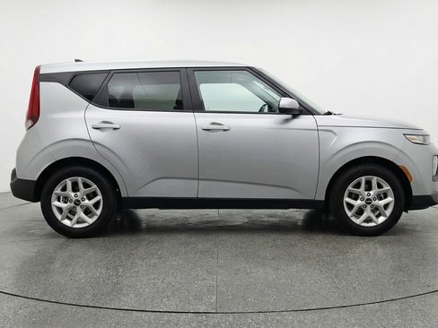 Used 2025 Kia Soul LX w/ LX Technology Package image 11