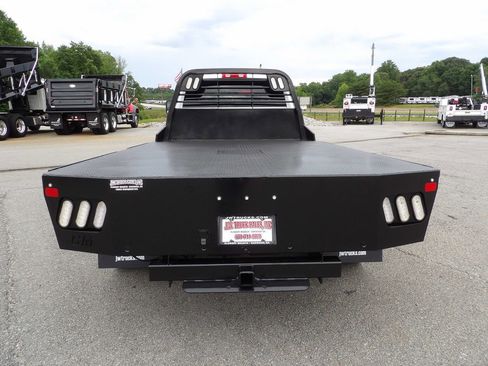 Used 2024 RAM 5500 Tradesman w/ Chrome Appearance Group AWD/4WD image 6