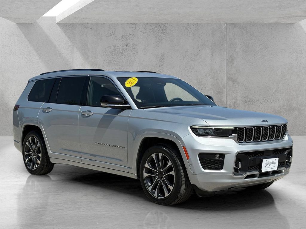 Used 2023 Jeep Grand Cherokee L Overland w/ Luxury Tech Group IV AWD/4WD image 3