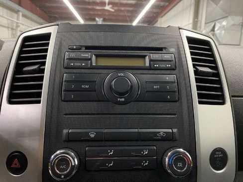 Used 2010 Nissan Frontier SE w/ SE Value Truck Pkg image 21