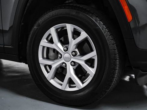 Used 2022 Jeep Grand Cherokee Limited image 55