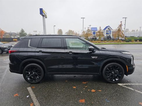 Used 2025 Mitsubishi Outlander SEL Black Edition image 4