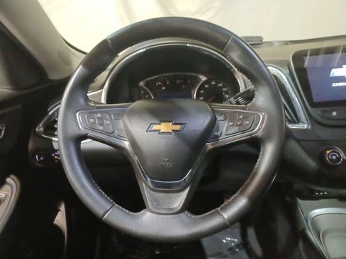 Used 2017 Chevrolet Malibu LT image 11