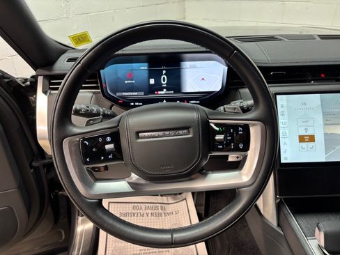 Used 2025 Land Rover Range Rover SE AWD/4WD image 18