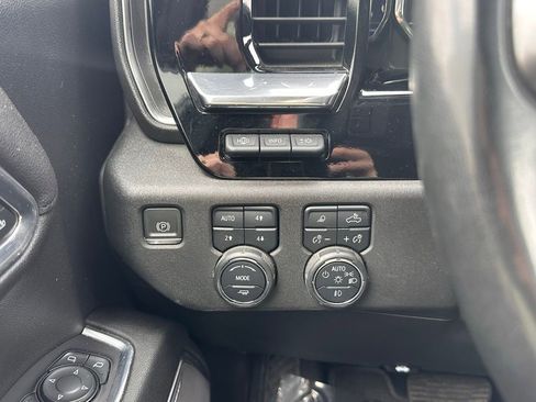 Used 2023 Chevrolet Silverado 1500 High Country w/ Technology Package AWD/4WD image 31