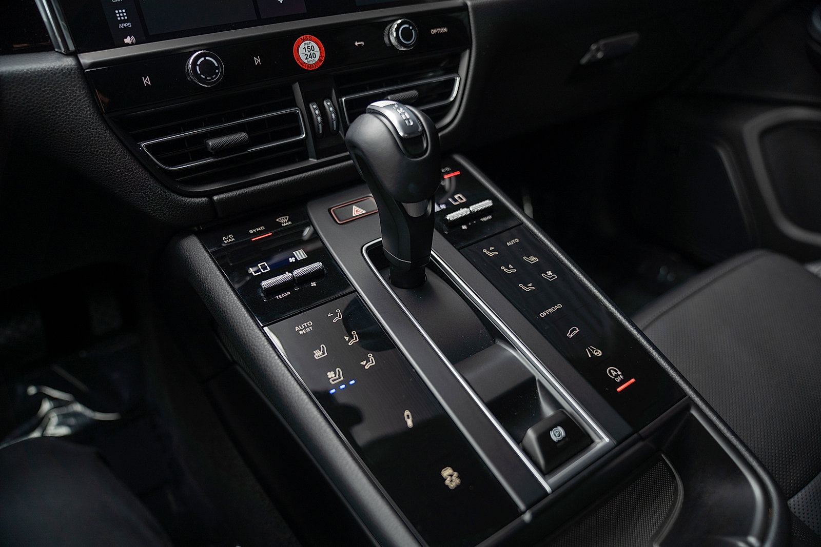 Certified 2026 Porsche Macan T AWD/4WD image 15