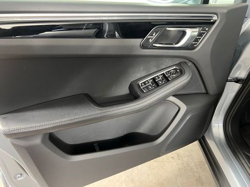 Certified 2025 Porsche Macan image 28