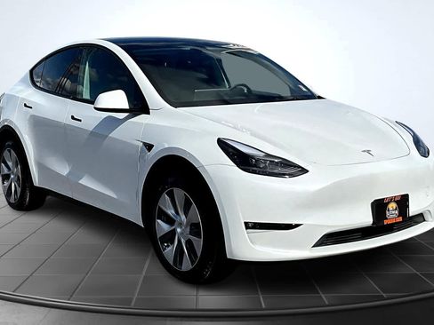 Used 2023 Tesla Model Y Long Range AWD/4WD image 22