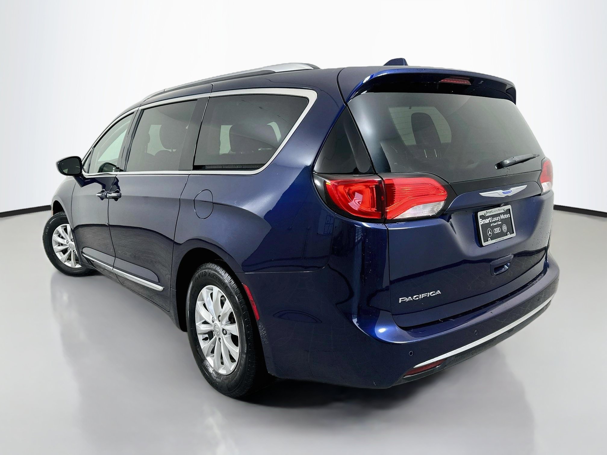Used 2018 Chrysler Pacifica Touring-L Plus FWD image 5