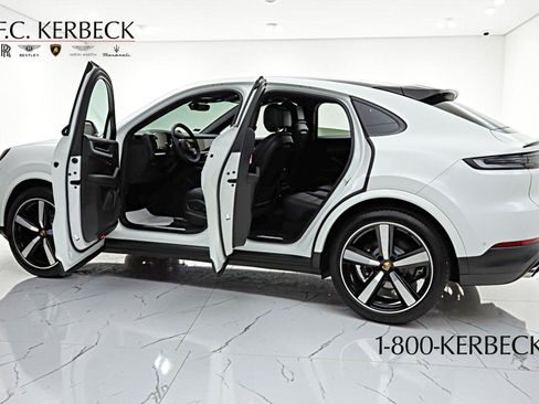 Used 2024 Porsche Cayenne Coupe AWD/4WD image 5