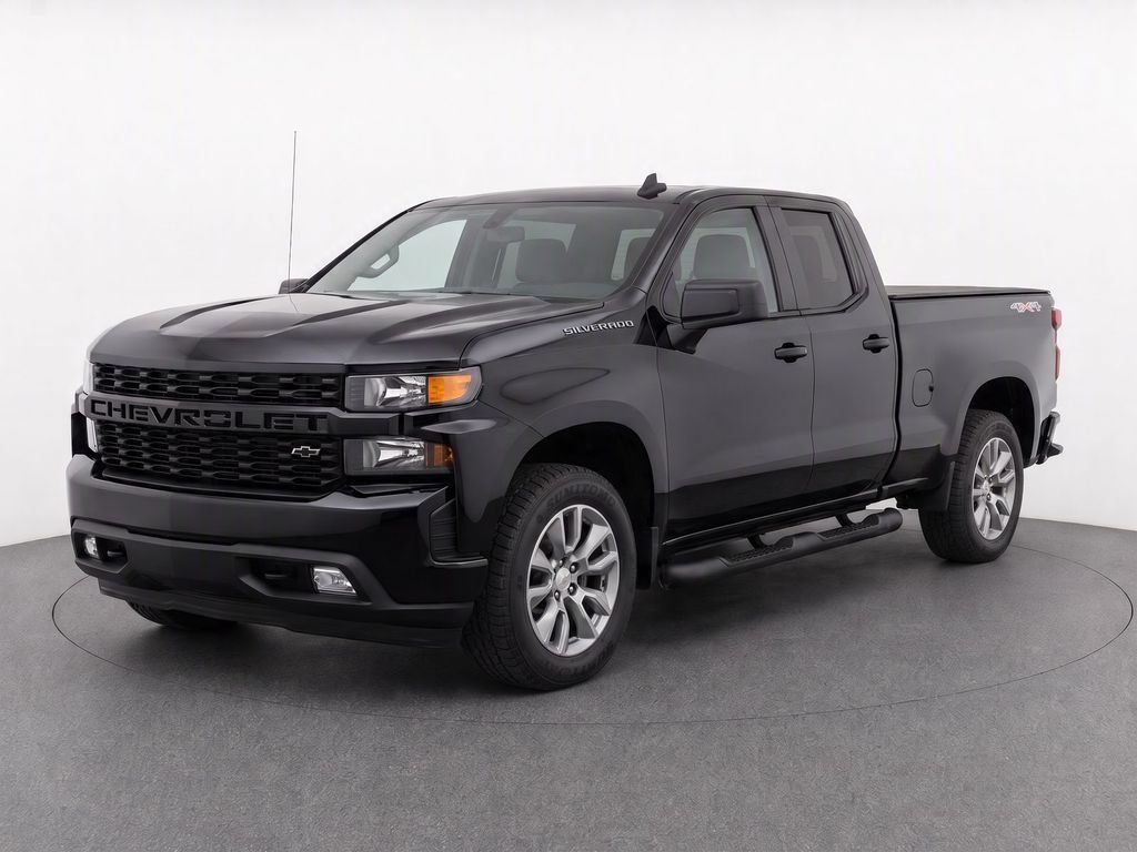 Used 2020 Chevrolet Silverado 1500 Custom w/ Custom Value Package AWD/4WD image 3