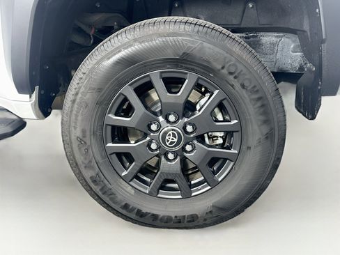 Used 2025 Toyota 4Runner SR5 AWD/4WD image 11