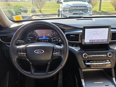 Used 2020 Ford Explorer XLT w/ Equipment Group 202A image 35