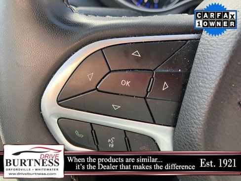Used 2024 Chrysler Pacifica Touring-L FWD image 75