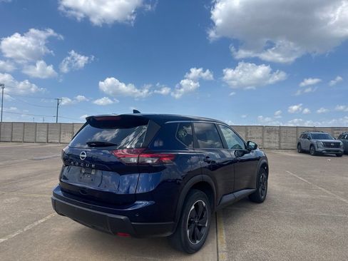 Certified 2025 Nissan Rogue SV FWD image 20