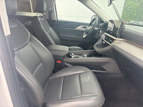 Used 2026 Ford Explorer Active w/ Active Comfort Package RWD image 31