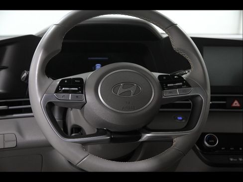Certified 2025 Hyundai Elantra Sport FWD image 7