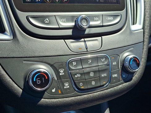 Used 2022 Chevrolet Malibu LT FWD image 17