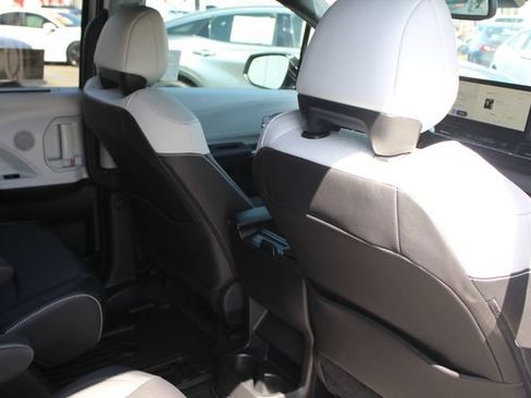 Certified 2026 Toyota Sienna XSE FWD image 28