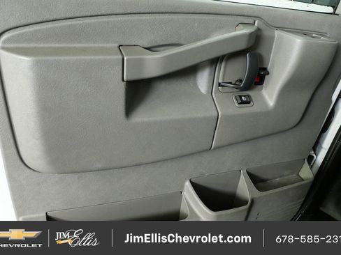 Used 2017 GMC Savana 2500 RWD image 6