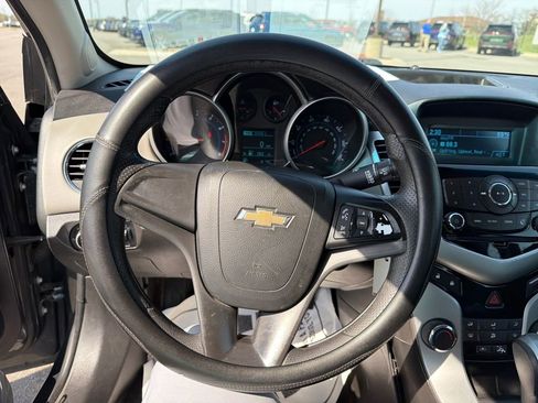 Used 2013 Chevrolet Cruze LS image 16