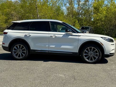 Used 2022 Lincoln Corsair AWD w/ Premium Package image 2