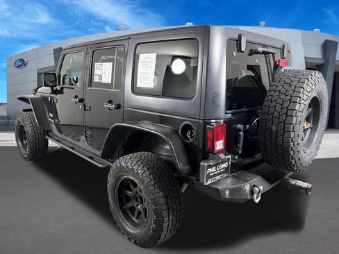 Used 2016 Jeep Wrangler Unlimited Sahara w/ Connectivity Group AWD/4WD image 3