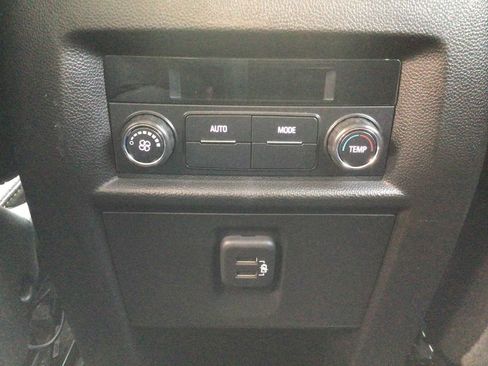 Used 2021 Chevrolet Traverse LT FWD image 35
