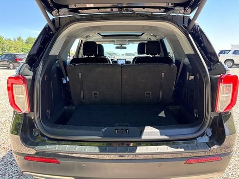 Used 2022 Ford Explorer XLT w/ Equipment Group 202A AWD/4WD image 15