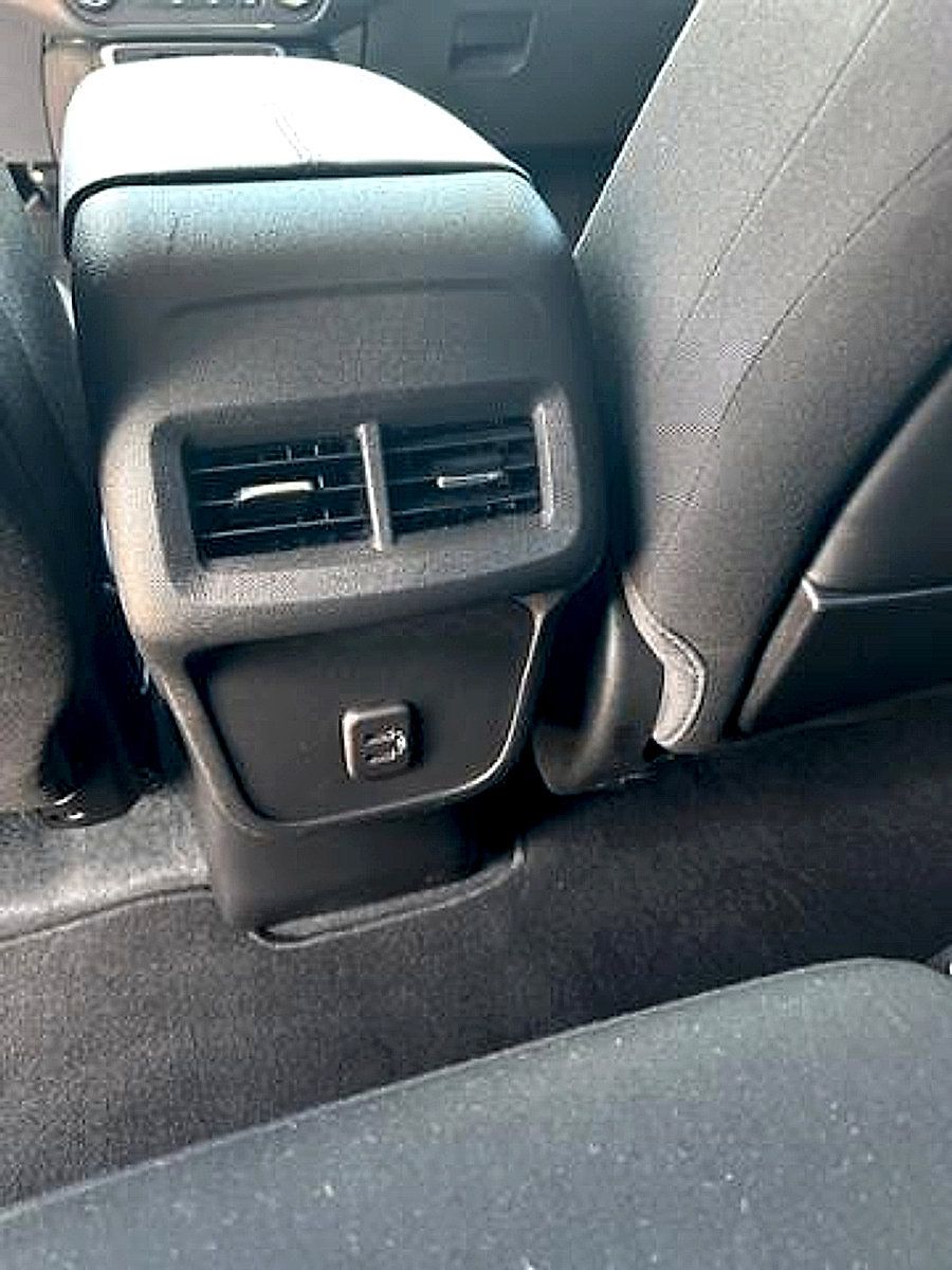 Used 2023 GMC Terrain SLE w/ Elevation Edition FWD image 18