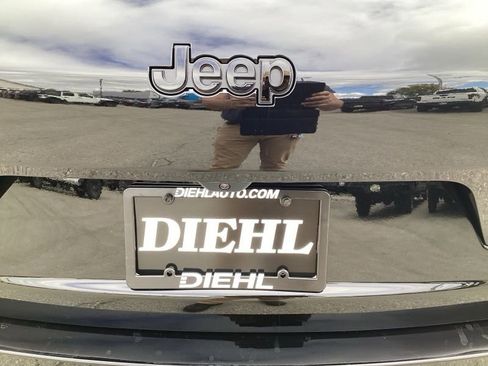 New 2025 Jeep Grand Cherokee L Altitude AWD/4WD image 11