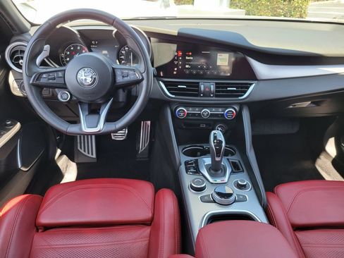 Used 2022 Alfa Romeo Giulia Veloce RWD image 4