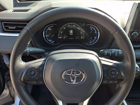 Used 2025 Toyota RAV4 SE AWD/4WD image 19