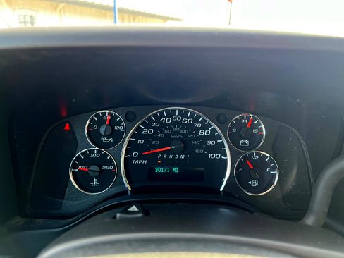 Used 2022 Chevrolet Express 2500 w/ Driver Convenience Package image 13