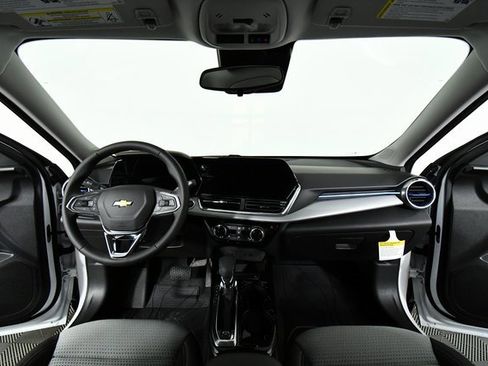 New 2026 Chevrolet Trax LT w/ Driver Confidence Package image 18