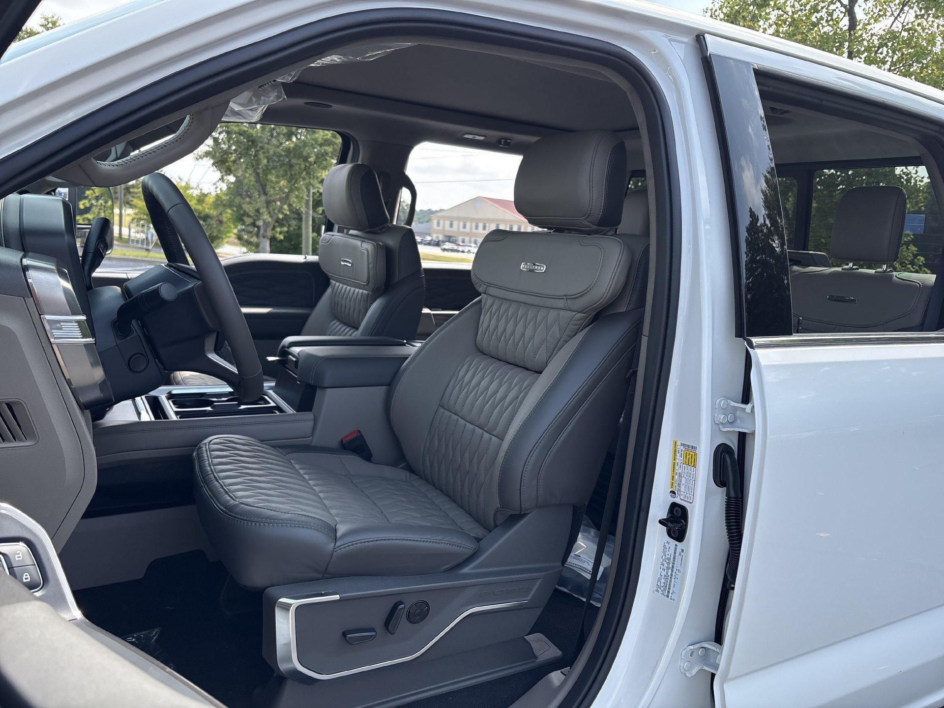 New 2027 Ford F350 Platinum w/ Platinum Plus Package AWD/4WD image 16