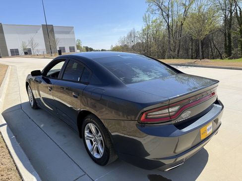Used 2017 Dodge Charger SE image 5