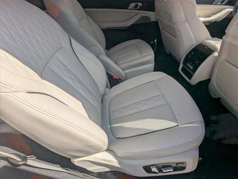 Used 2022 BMW X7 xDrive40i w/ Executive Package image 21