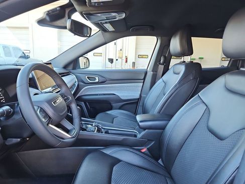 Used 2024 Jeep Compass Latitude image 20