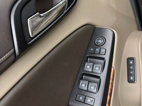 Used 2018 Chevrolet Tahoe Premier image 16