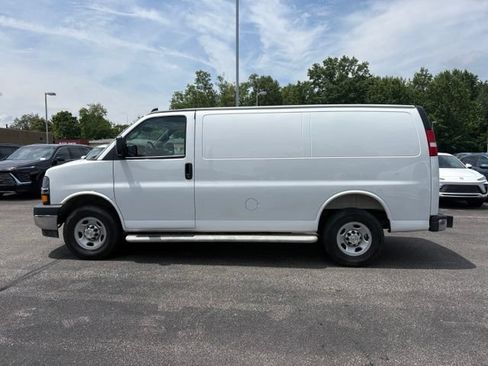 Used 2025 Chevrolet Express 2500 w/ Driver Convenience Package RWD image 2