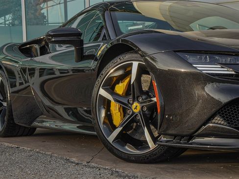 Used 2023 Ferrari SF90 Spider image 2