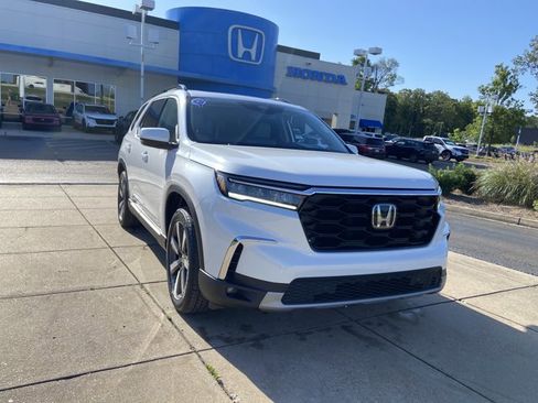 Used 2023 Honda Pilot Touring image 2